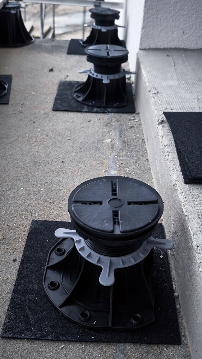 black heavy duty adjustable pedestal on a protective rubber